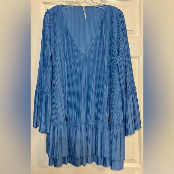 Free People Women’s pleated flowly bell sleeve Blue Mini dress Size Small - Picture 1 of 4
